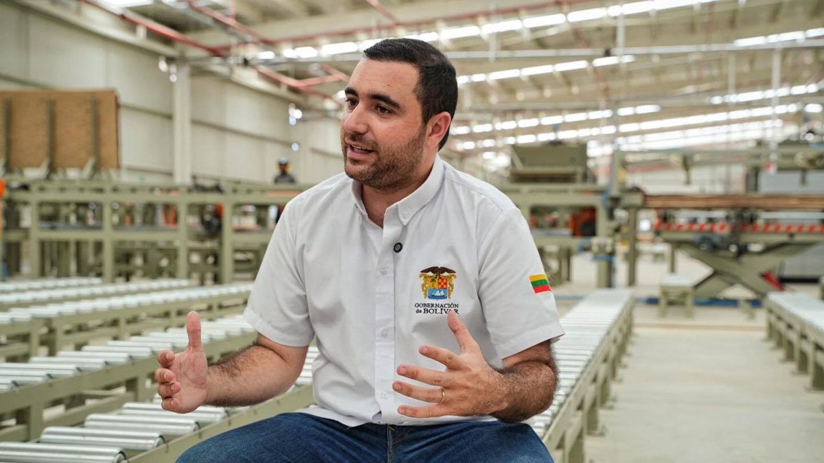 Arana pide reunión urgente a Petro por escalada armada en el sur de Bolívar y advierte riesgo humanitario por disputas territoriales armadas ilegales

 – Tinta clara