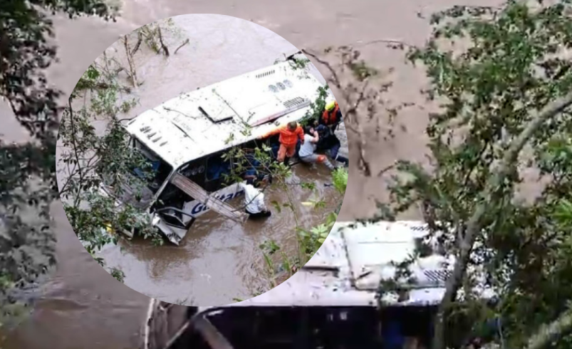 Bus de transporte público que cubría la ruta de Cali

 – Tinta clara