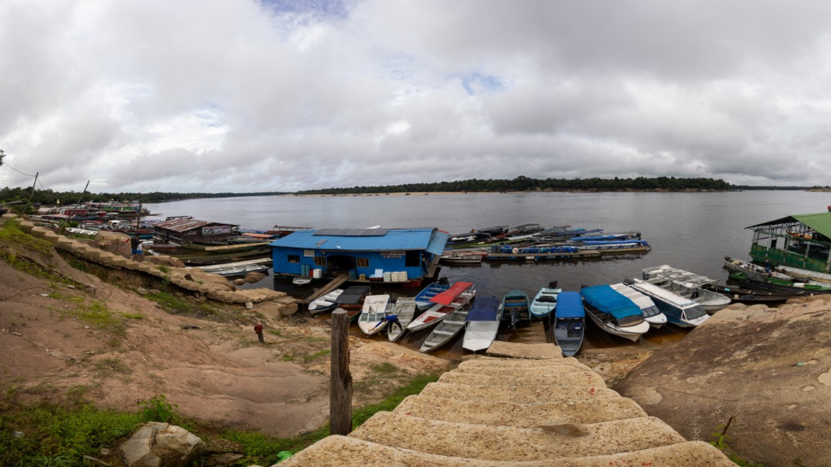 Falta combustible y alimentos

 – Tinta clara