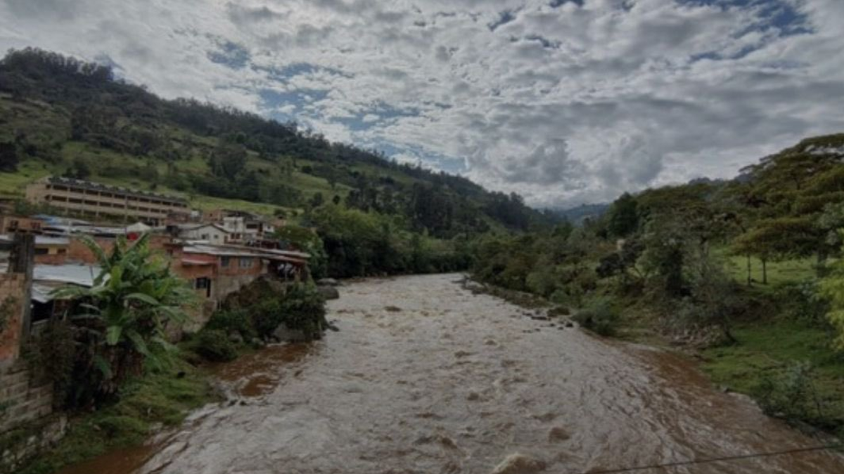 Las inundaciones afectan a varios sectores y dejan 10 muertos, 21 heridos y más de 1.200 familias afectadas

 – Tinta clara
