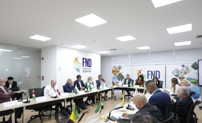 Gobernador del Valle del Cauca rechaza impuesto del 19% a cigarrillos y licores

 – Tinta clara