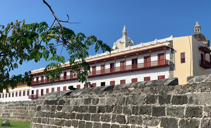 Distrital y Armada Nacional sellan acuerdo para crear el nuevo ‘Corredor Histórico’

 – Tinta clara