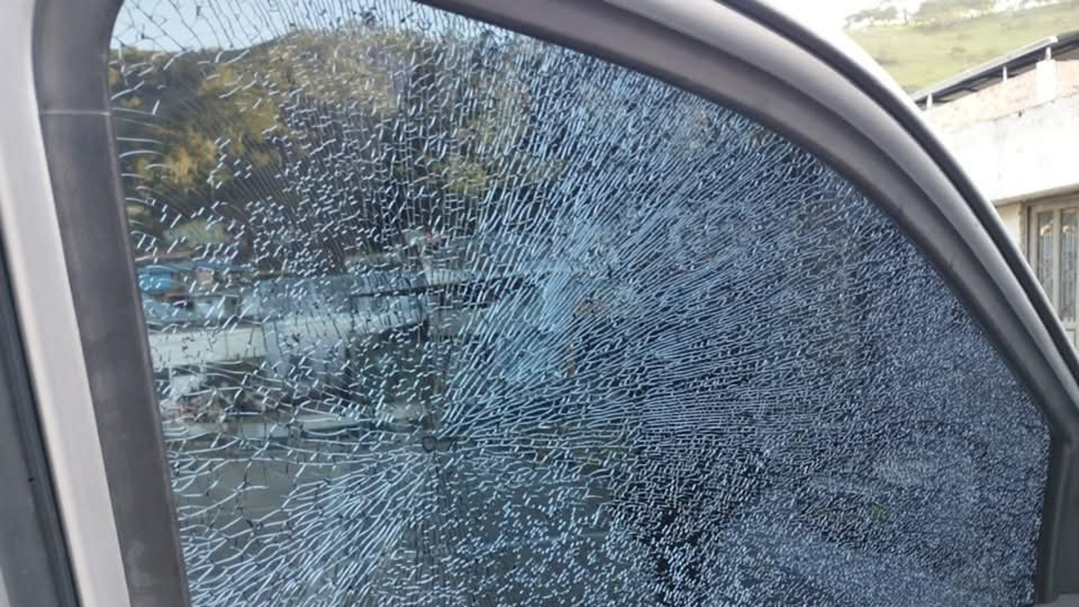 Disputa entre el gobernador de Nariño y el comandante de la Policía del departamento, tras ataque a uno de los vehículos de la caravana del presidente

 – Tinta clara