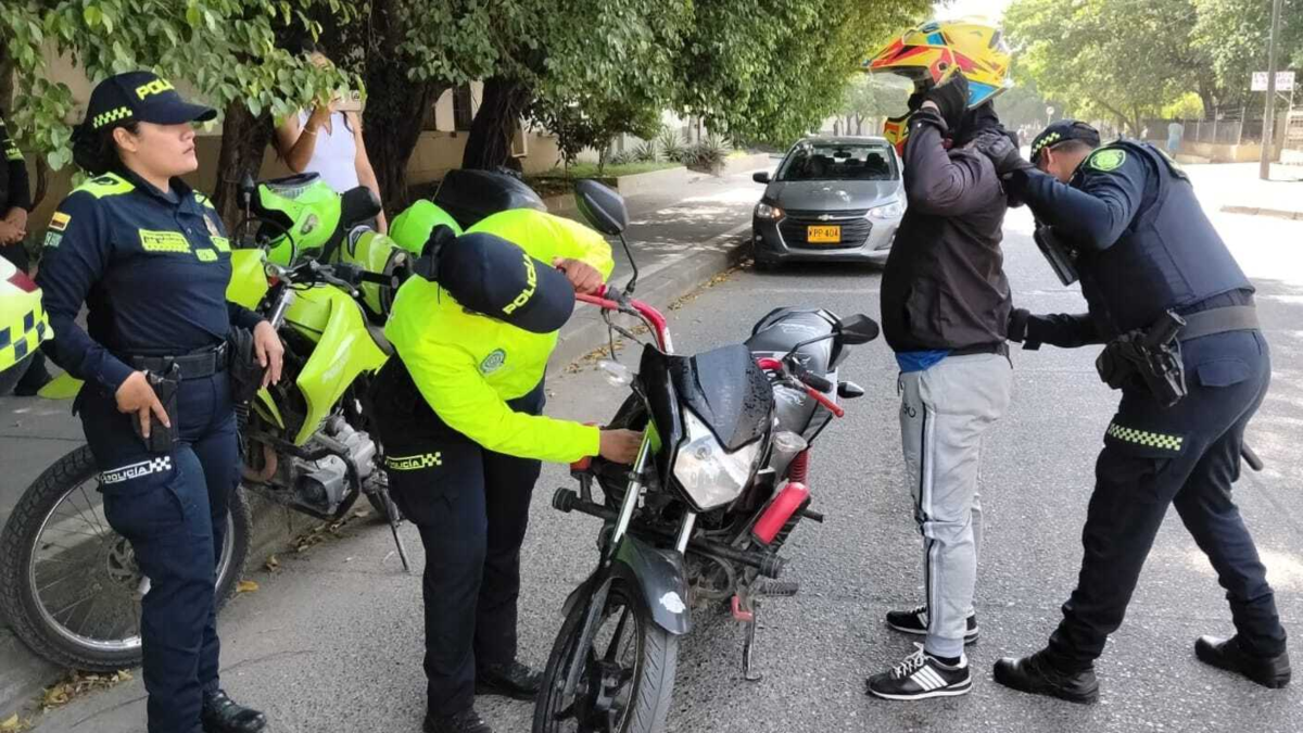 La banda criminal que amenaza con lanzar granadas de fragmentación contra comerciantes en Sincelejo

 – Tinta clara