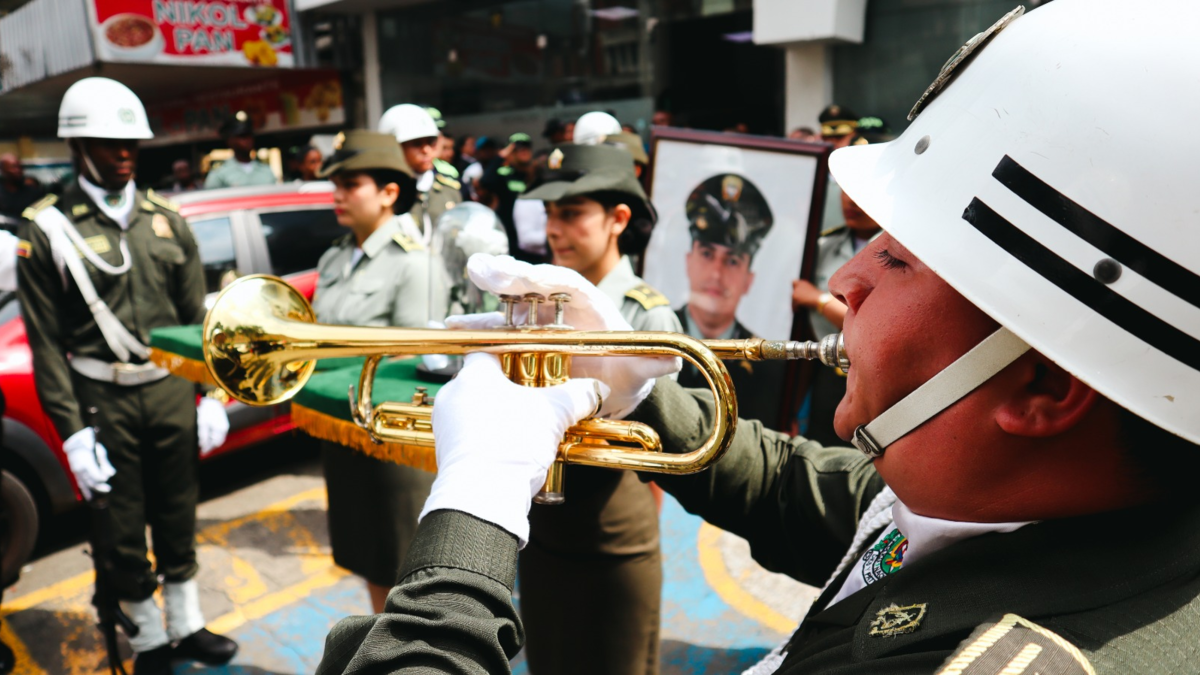 Se trataba del uniformado, cuyo hijo recién nacido resultó herido; ¿cómo está el bebé?

 – Tinta clara