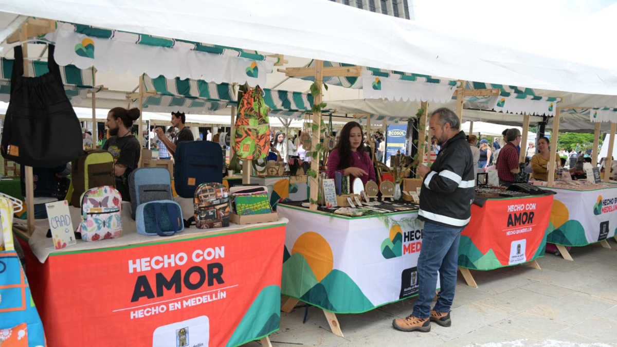 ¿Quién dijo que las ferias de emprendimiento son cosa del pasado? Medellín facturó $9.500 millones en 2025 y sigue creciendo

 – Tinta clara