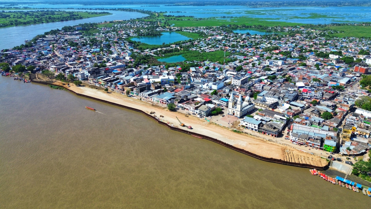 Gobierno presenta finalizada la primera fase del malecón cuyo propósito es combatir la erosión

 – Tinta clara