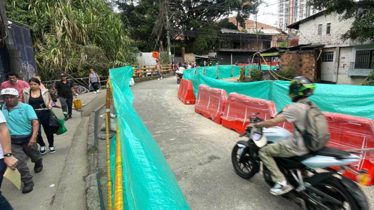 Carril temporal habilitado para motos y peatones por emergencia en el puente La Limona entre Itagüí y San Antonio de Prado

 – Tinta clara