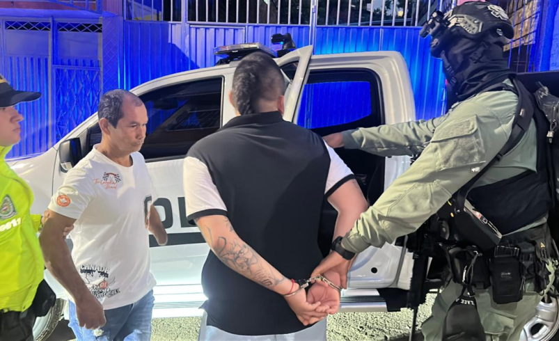 Cayó alias ‘Pechuga’, acusado de atentado contra el peaje de Barrancabermeja y de realizar alianzas con el ELN y otros delincuentes: su perfil

 – Tinta clara