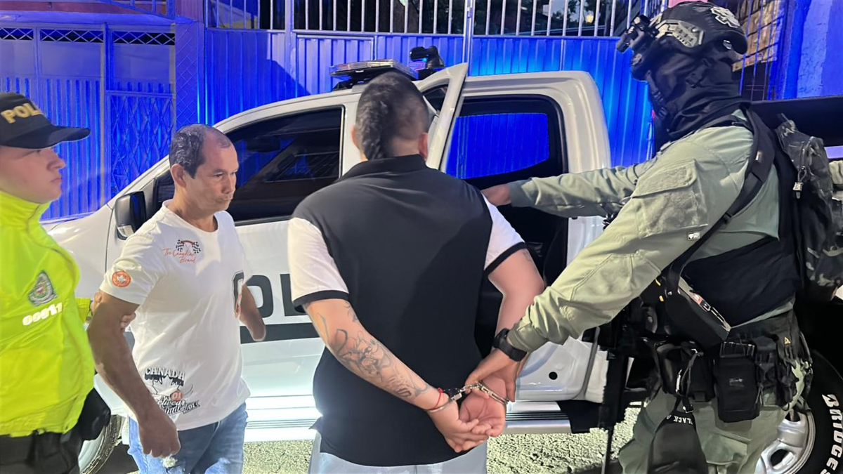Cayó alias ‘Pechuga’, acusado de atentado contra el peaje de Barrancabermeja y de realizar alianzas con el ELN y otros delincuentes: su perfil

 – Tinta clara