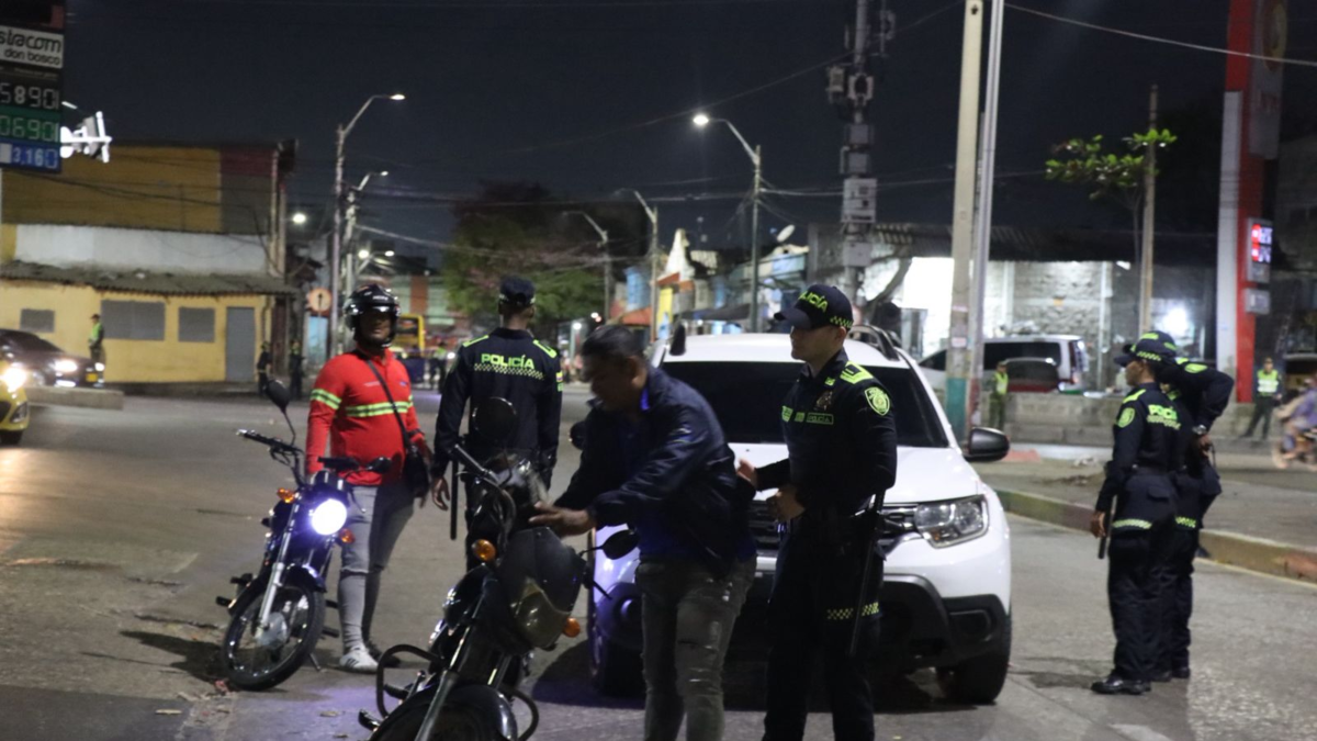 Más de 1.000 hombres participaron en la intervención.

 – Tinta clara