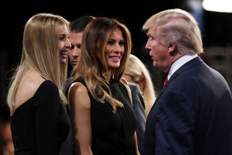 Melania Trump clama por la paz ante la ola de disturbios en Minnesota – EXTRA

 – Tinta clara