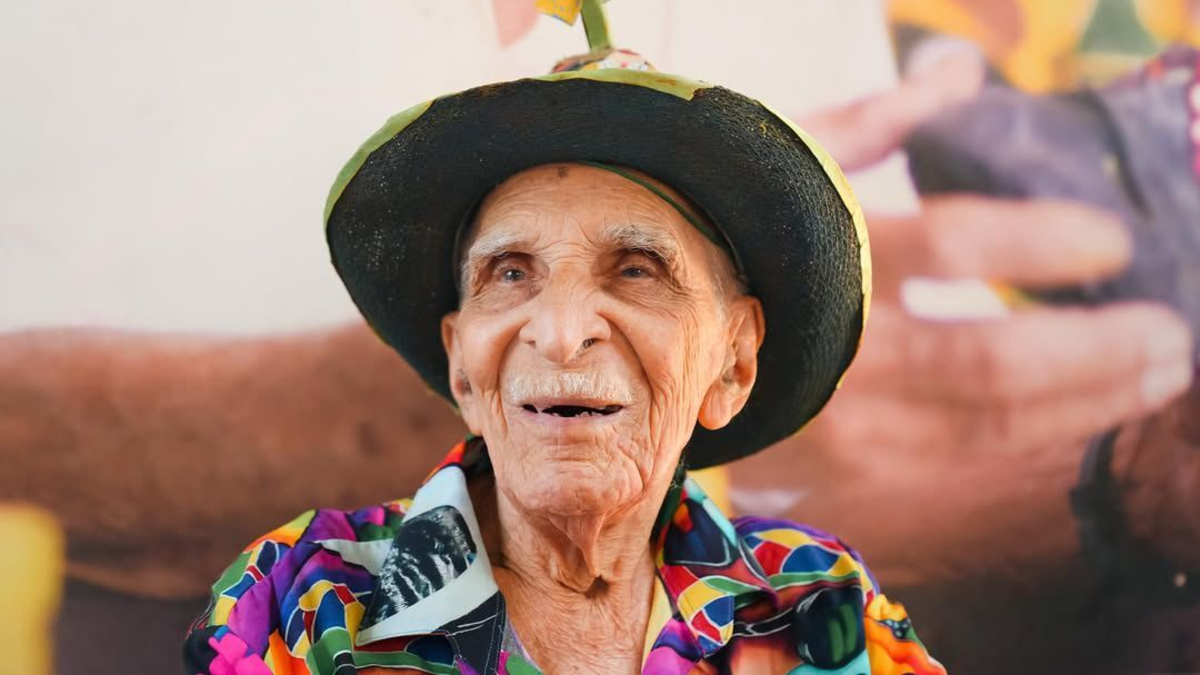 Muere Ismael Escorcia, creador de ‘El Descefalado’, el disfraz que convirtió el horror de la violencia en símbolo del Carnaval de Barranquilla

 – Tinta clara