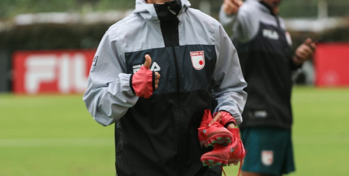 Se iba a retirar, pero llegó a Santa Fe y quiere seguir jugando

 – Tinta clara