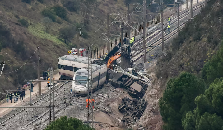 Los maquinistas en España convocan una huelga tras dos accidentes de tren y piden garantías – EXTRA

 – Tinta clara