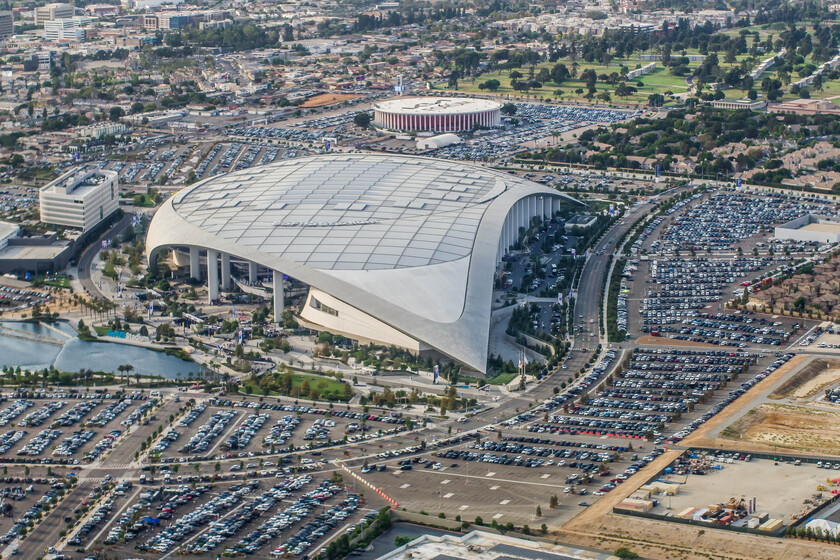 El fútbol se ha preguntado cómo podría ganar más dinero. Y ha encontrado la respuesta en los aficionados que acuden en coche al estadio

 – Tinta clara