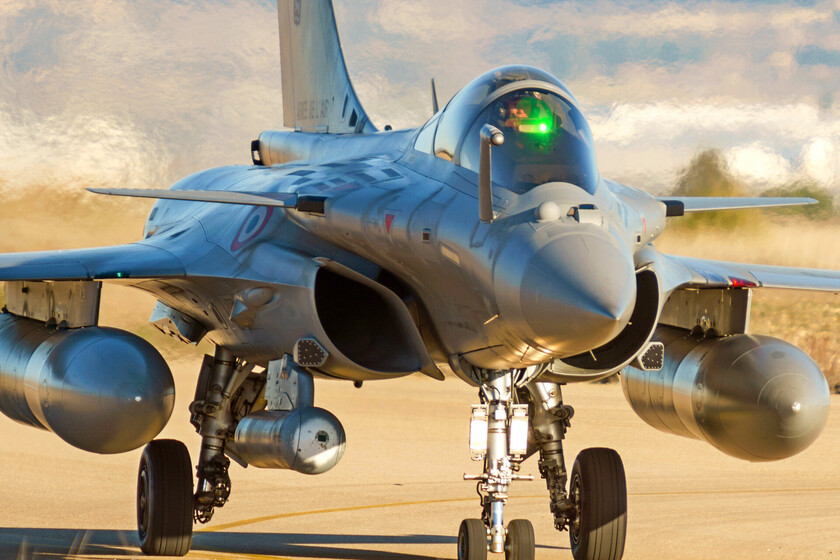 España acordó con Alemania y Francia evitar a Estados Unidos. Y terminará con una flota de F-35 gracias a un nombre francés.

 – Tinta clara