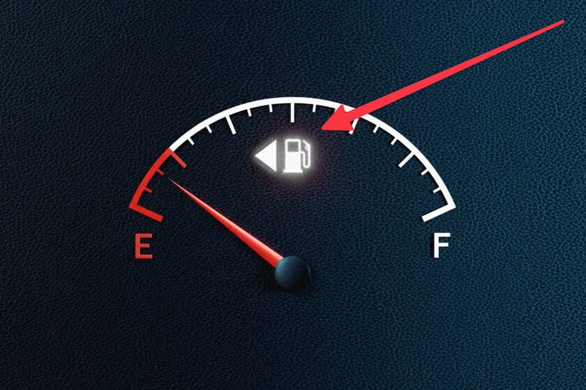 En 1986, un hombre aparcó en el lado equivocado de la gasolinera. Ese día resolvió un problema bochornoso para todos los conductores.

 – Tinta clara