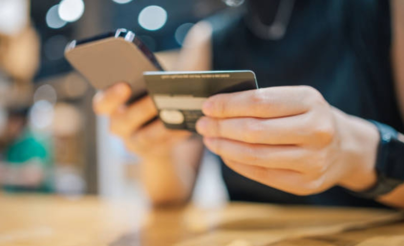 las compras con tarjeta de crédito serían más caras

 – Tinta clara