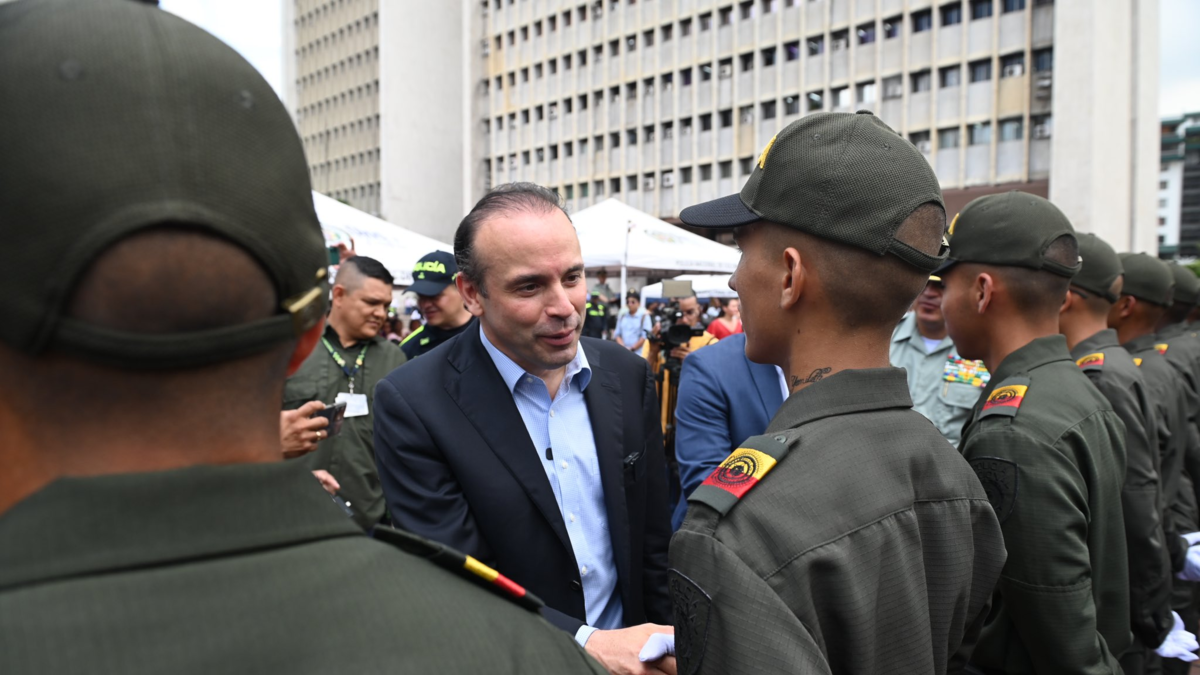 el llamado unánime del Concejo y la Alcaldía para que el Gobierno Nacional garantice la continuidad en el mando policial

 – Tinta clara