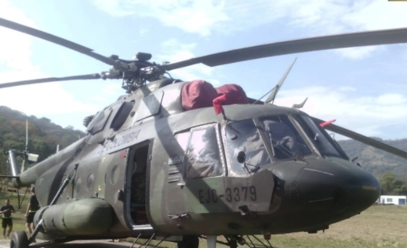 Un soldado resultó herido tras el impacto de un rayo en una base militar de Popayán, Cauca; un helicóptero cercano también resultó dañado

 – Tinta clara