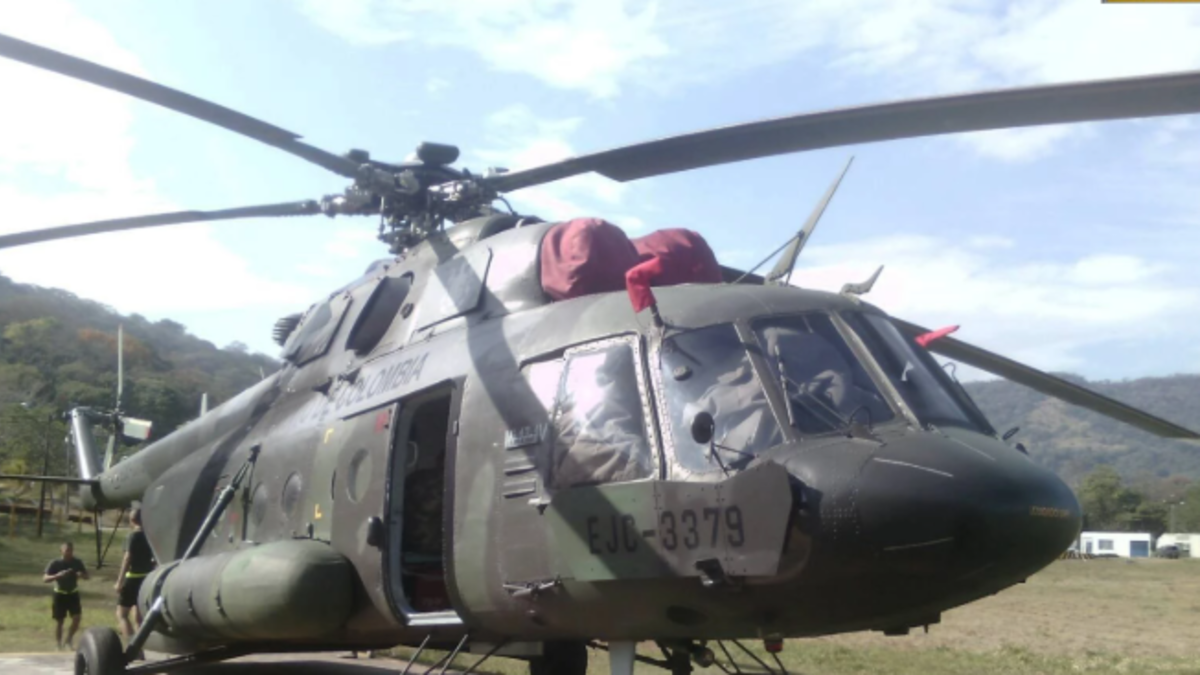 Un soldado resultó herido tras el impacto de un rayo en una base militar de Popayán, Cauca; un helicóptero cercano también resultó dañado

 – Tinta clara