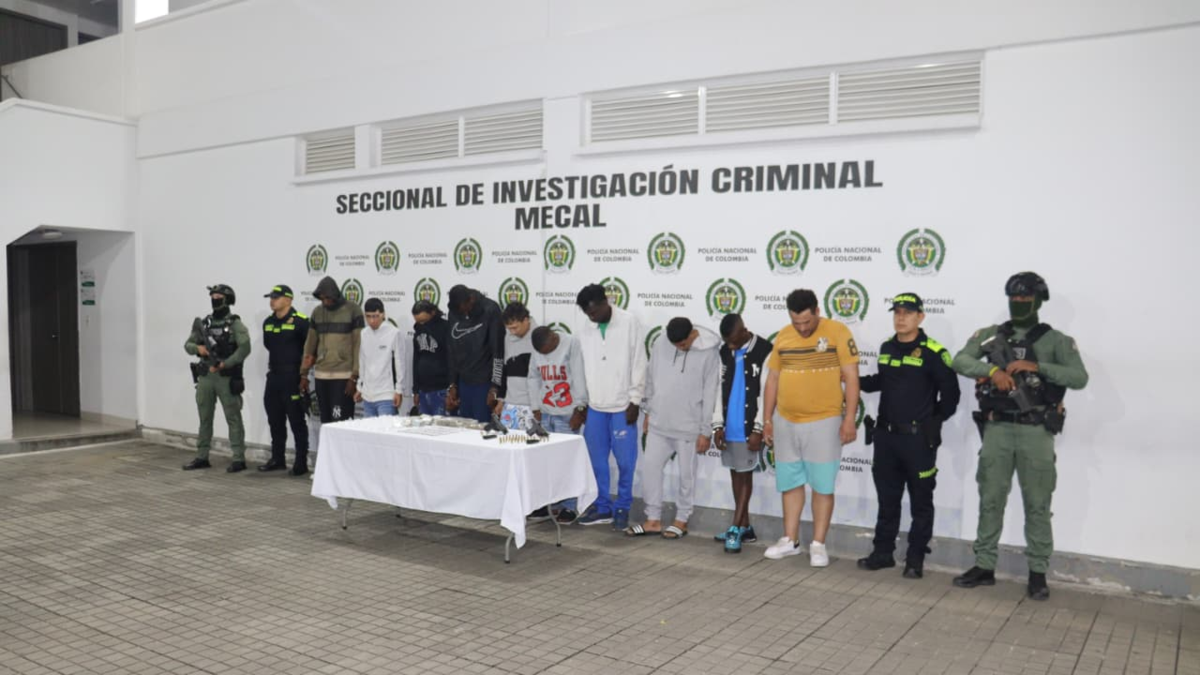 Agentes policiales estuvieron infiltrados en una temida red sicario y narco durante nueve meses: 15 capturas en operativos

 – Tinta clara