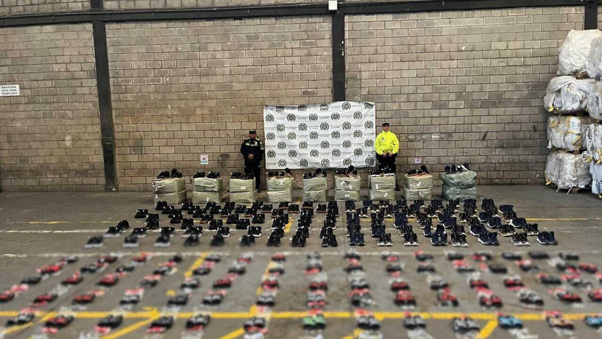 Así encontraron un ‘mega almacén’ con cerca de 1.000 pares de zapatos ilegales valorados en 279 millones de dólares

 – Tinta clara