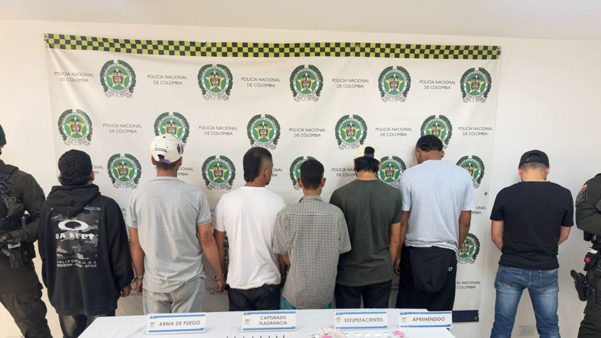 Cayeron seis presuntos integrantes del brazo armado de ‘Los Flacos’, que mantienen un violento litigio con Nueva Generación en el norte del Valle.

 – Tinta clara