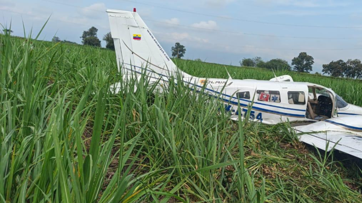 Aeronáutica Civil brindó detalles de la emergencia

 – Tinta clara