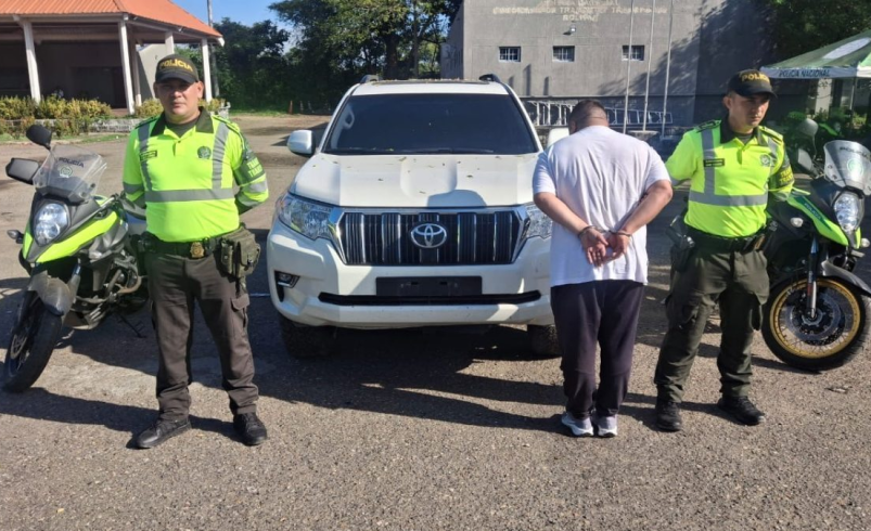 Policía recupera en carreteras de Bolívar una camioneta de lujo que había sido robada en Rionegro, Antioquia

 – Tinta clara