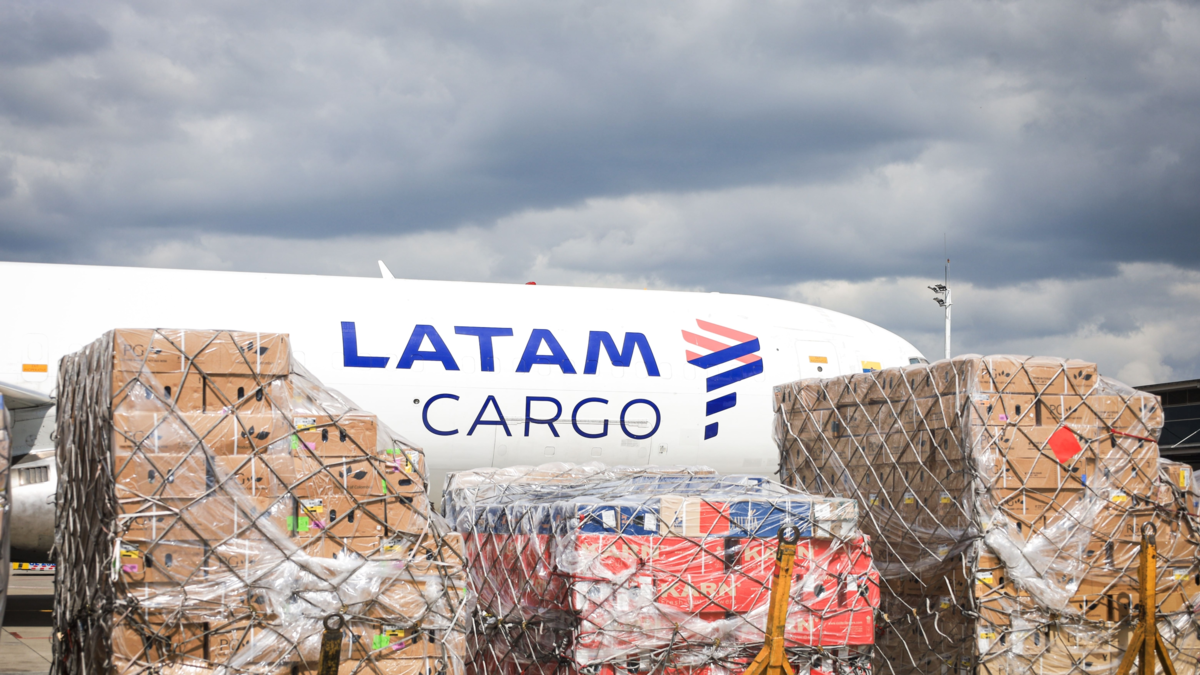 Latham movilizó más de 24.000 toneladas de flores para San Valentín

 – Tinta clara