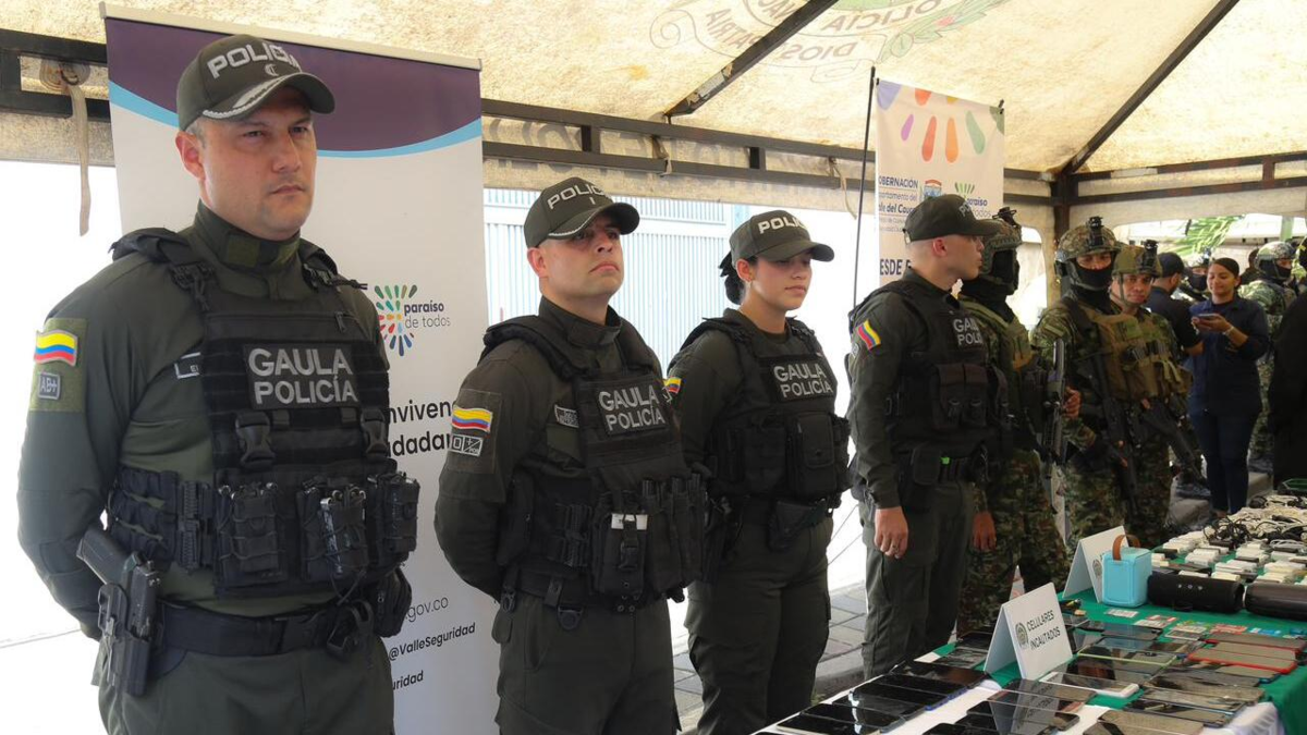 Tuluá, ¿más segura? Se trata de la ‘Megatoma’ que dejó 70 capturas, entre ellas las de líderes de la disidencia y de la estructura ‘Inmaculada’.

 – Tinta clara