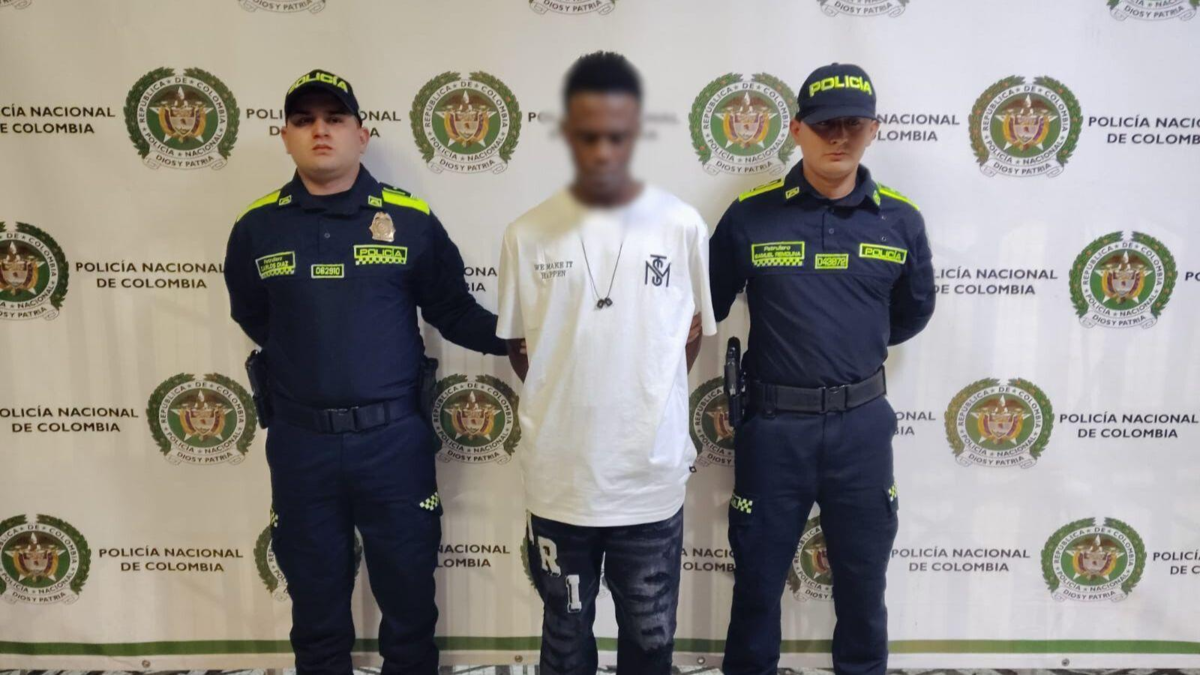 Capturan en Medellín a hombre que asesinó a otro con cuchillo tras pelea.

 – Tinta clara