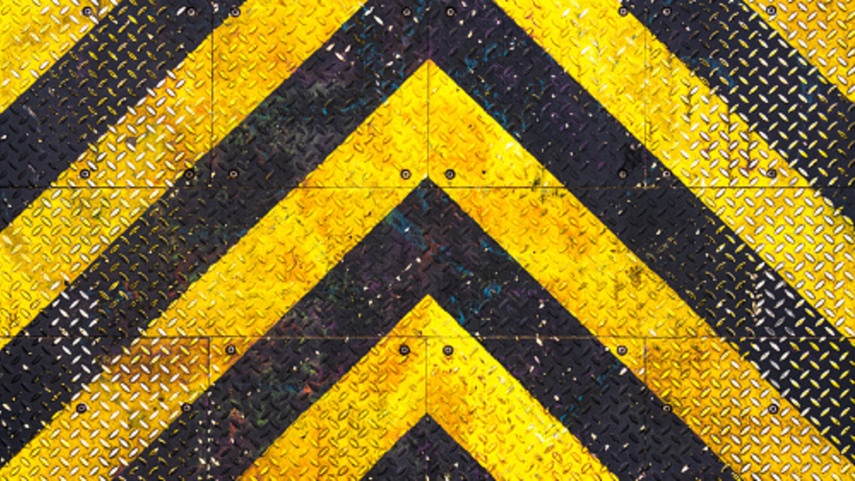 Qué significan las señales amarillas con franjas negras en la carretera y cómo debes interpretarlas correctamente

 – Tinta clara