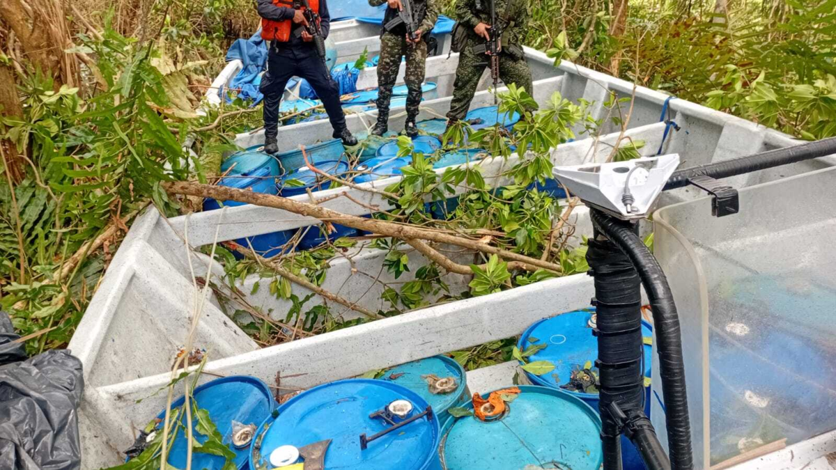 Tenía capacidad para mover hasta 5 toneladas de cocaína.

 – Tinta clara