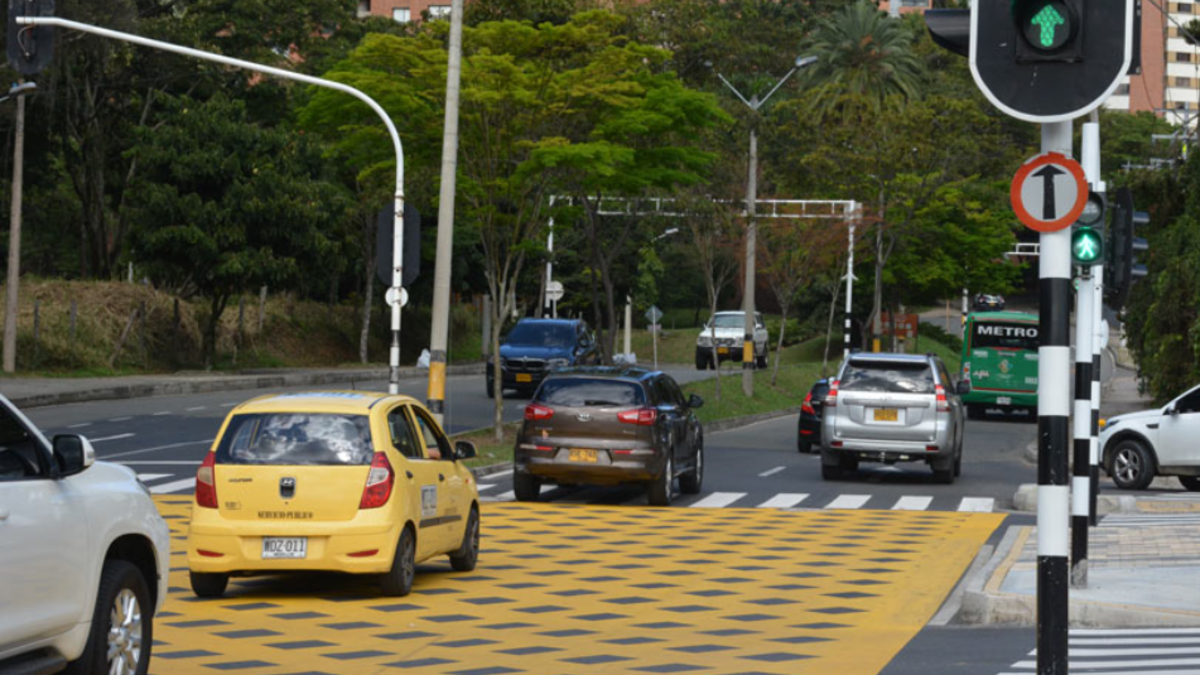 hasta 153 horas al año perdidas en atascos

 – Tinta clara