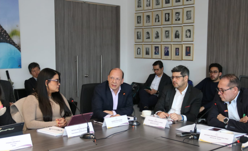 Ministro de Trabajo Antonio Sanguino

 – Tinta clara