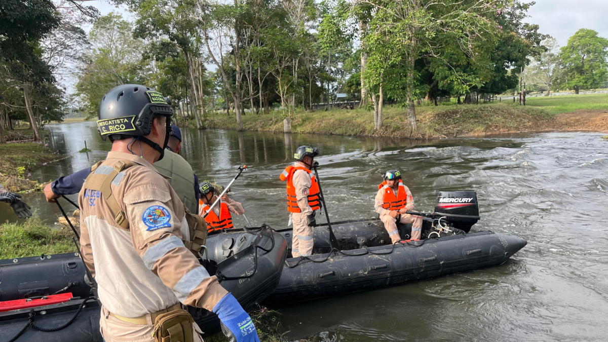 Continúa la intensa búsqueda de un veterinario que fue arrastrado por las corrientes

 – Tinta clara