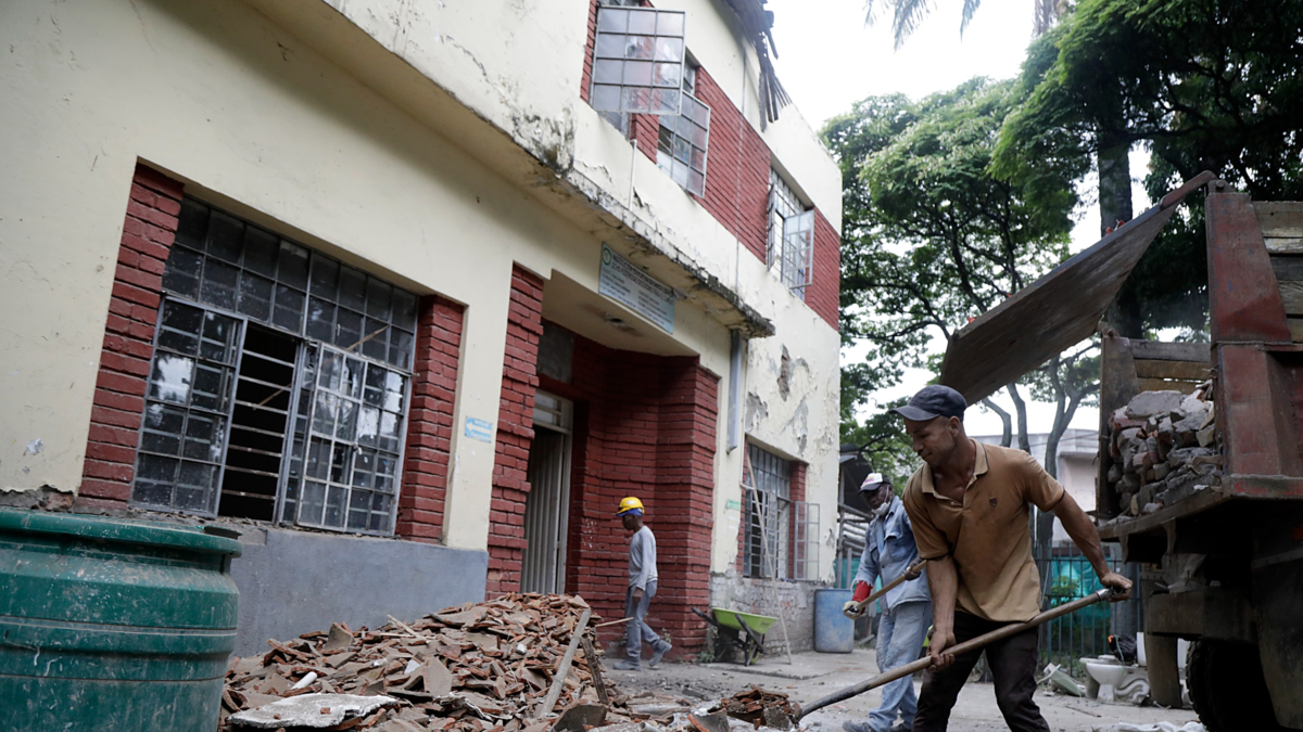 ¿Cómo se está invirtiendo el dinero en la recuperación de la escuela pública de 203 años y la más antigua de Cali, Santa Librada, tras la amenaza de ruina?

 – Tinta clara