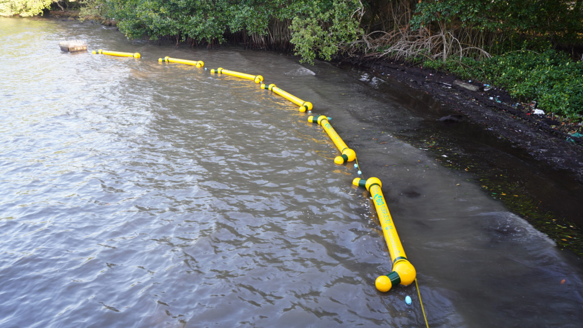 Barranquilla instala retenedores flotantes en Mallorquín para capturar residuos sólidos y mejorar la salud ambiental del cauce

 – Tinta clara