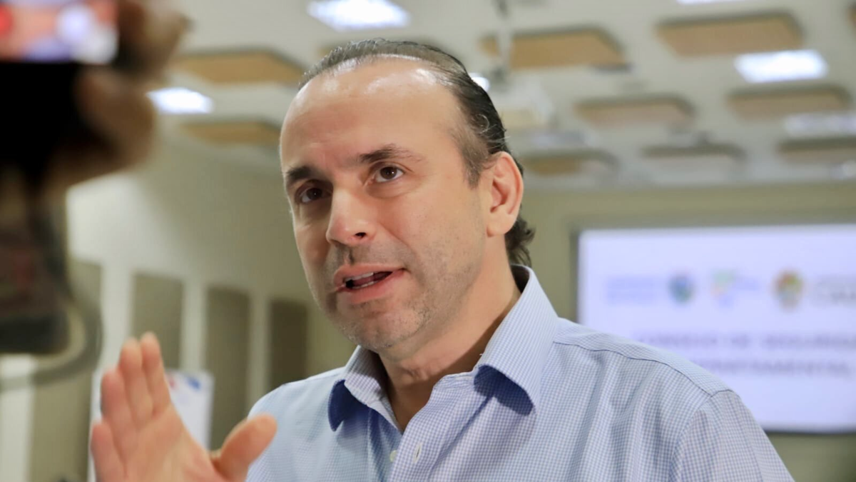 ‘La Vía Panamericana será un corredor seguro, priorizando con tecnología de monitoreo los tramos que van desde Cali a Popayán, a Puerto Tejada y Candelaria’

 – Tinta clara