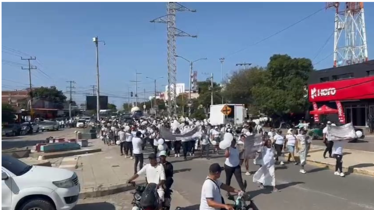 Amenazas, marcha armada y cierre del comercio sacudieron a la capital guajira; criminal peligroso llamó a la movilización

 – Tinta clara