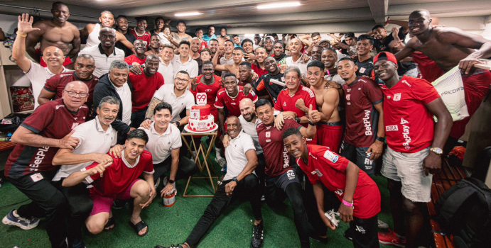 América de Cali aún no define la situación de Andrés Tello

 – Tinta clara