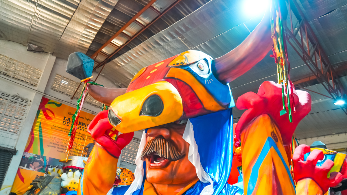 Carrozas de más de 10 metros rodarán este sábado por la vía 40 en la Batalla de Flores

 – Tinta clara