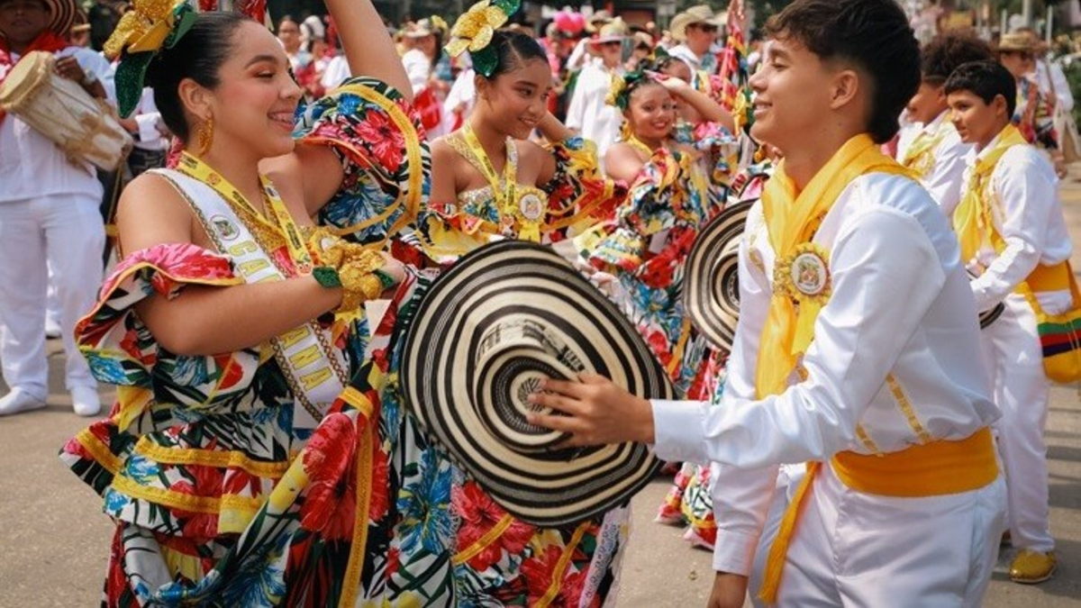 El hervidero de la tradición se apodera de la calle 84 con el desfile ‘Salvaguarda y Niños en el Carnaval’

 – Tinta clara