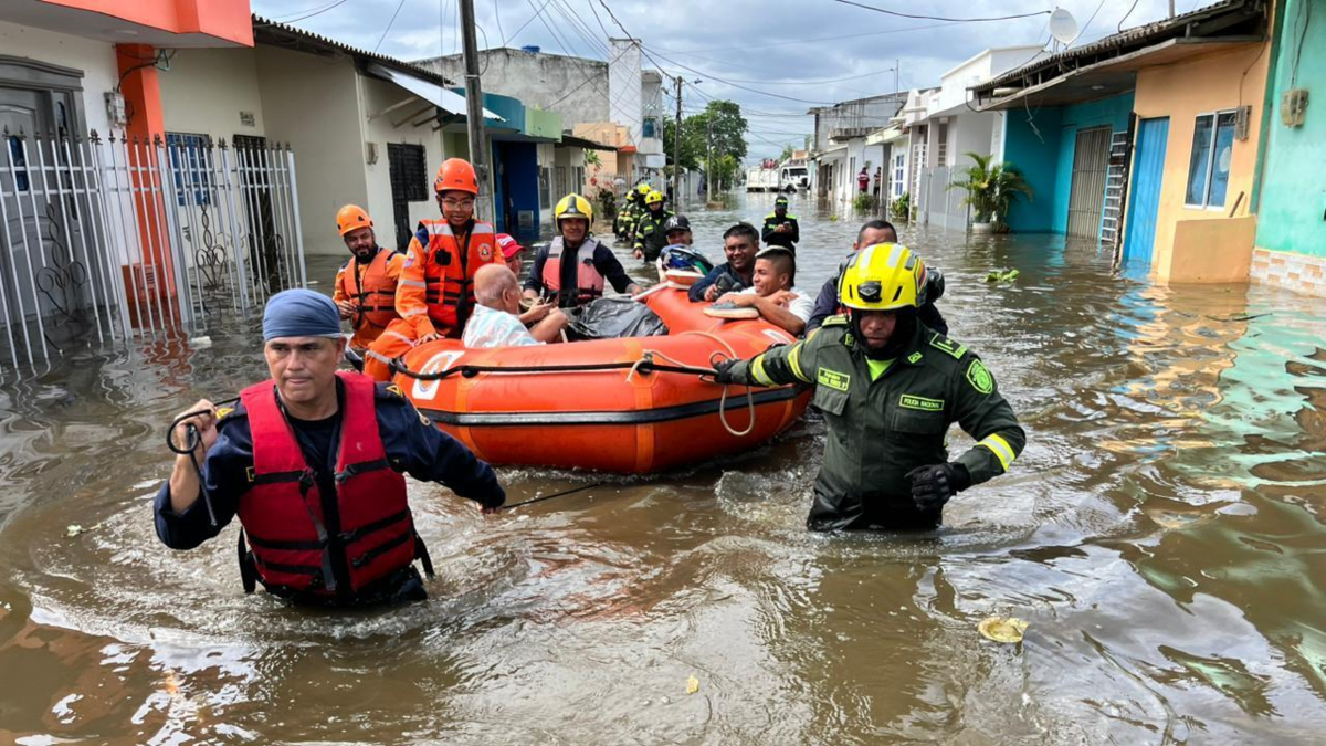 En Montería ordenaron desalojo de familias en 13 barrios de la margen izquierda del río Sinú, que mantiene su furor sobre la capital cordobesa

 – Tinta clara