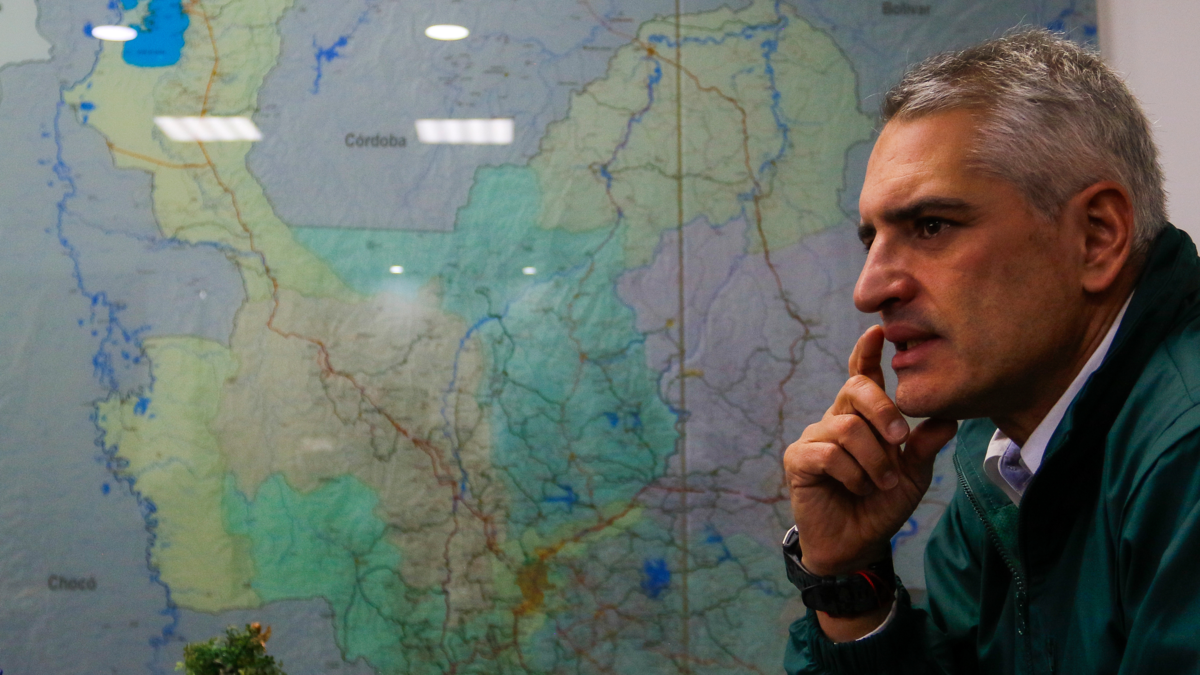 Gobernador de Antioquia cuestiona respuesta nacional al ataque con drones en Segovia

 – Tinta clara