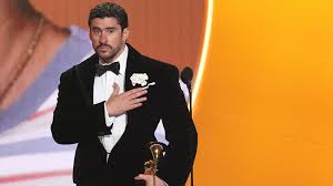 Bad Bunny hace historia en los Grammy – EXTRA

 – Tinta clara