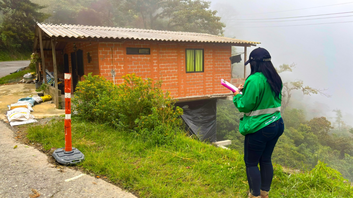 Intervención en San Sebastián de Palmitas

 – Tinta clara